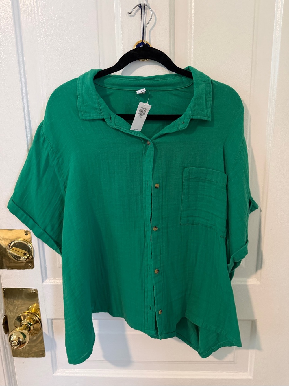Old Navy Bright Green Crinkle Gauze Loose Short-Sleeve Button-Front Shirt - Picture 3 of 7